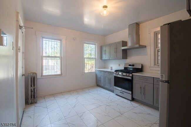 Building Photo - 93 21st St