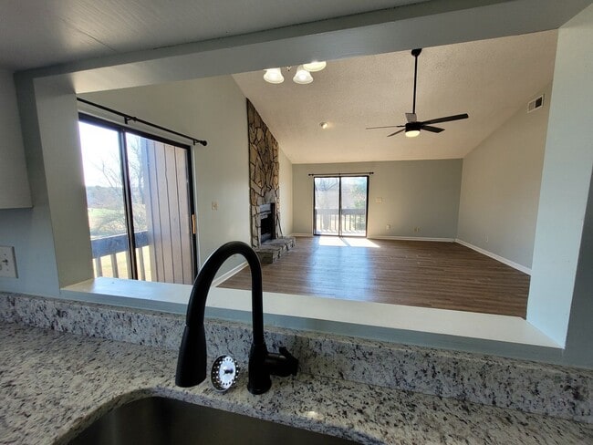 Foto del edificio - Charming 2 Bed/2 Bath Condo - Mallard Head Subdivision - Spacious Deck - Fireplace - Community Pool