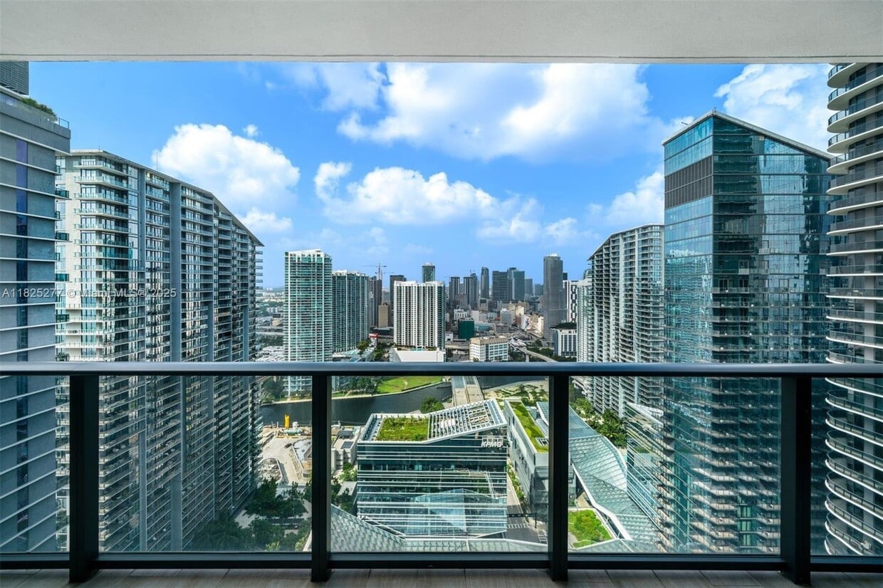 Foto principal - 45 SW 9th St