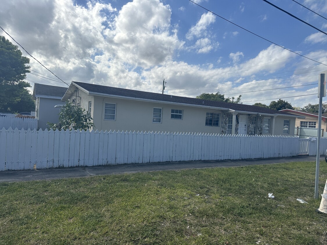 House front - 17100 NE 3rd Ct