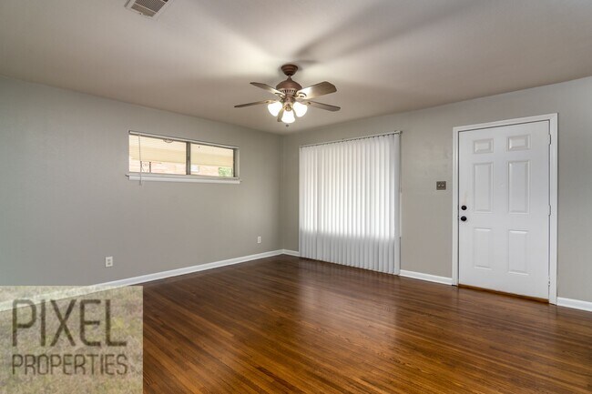 Large Living Room - 11101 Birchwood Dr