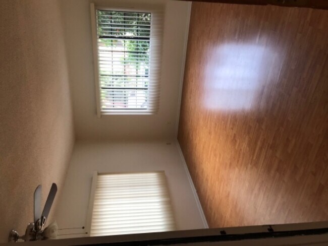 Foto del edificio - 534 Glenwood Rd