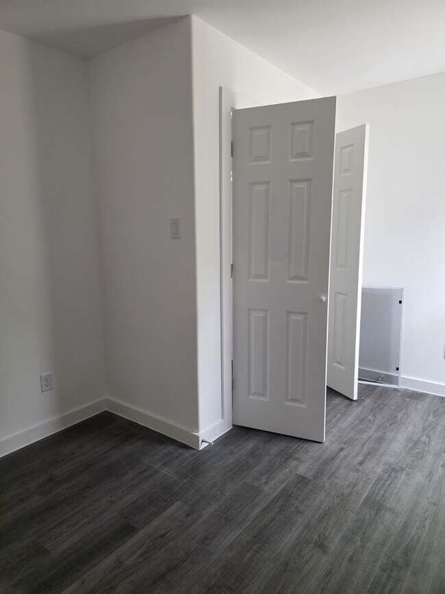 Foto del edificio - Stunning Duplex with Garage & Modern Finishes