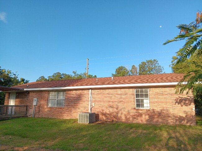 Foto del edificio - 252 Sanders Rd