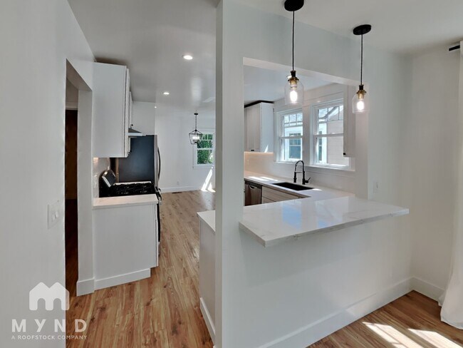 Foto del edificio - 3732 Buell St