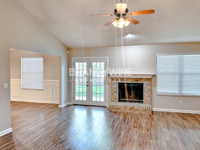 Building Photo - **1/2  MONTH FREE RENT**