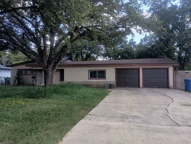 Foto del edificio - Room in Single Family Home on Nash Blvd