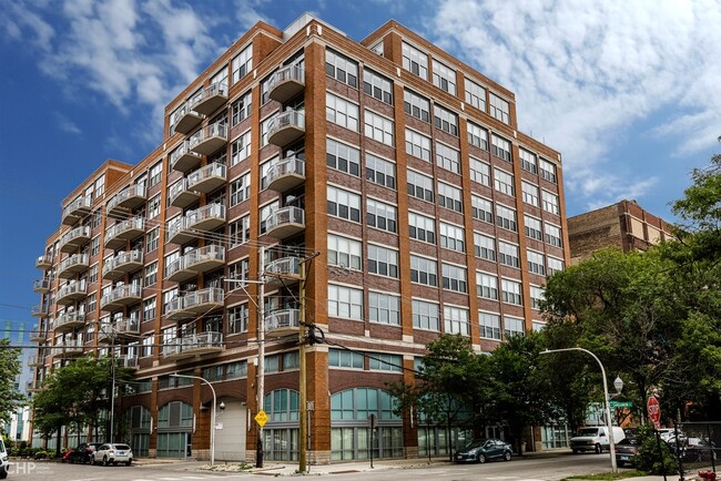 Building Photo - 933 W Van Buren St
