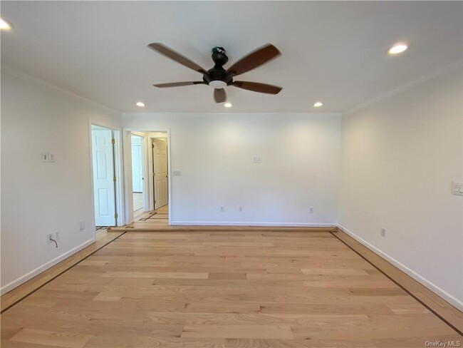 Building Photo - 420 5th St