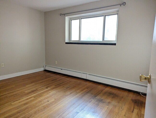Building Photo - 239 Kelton St