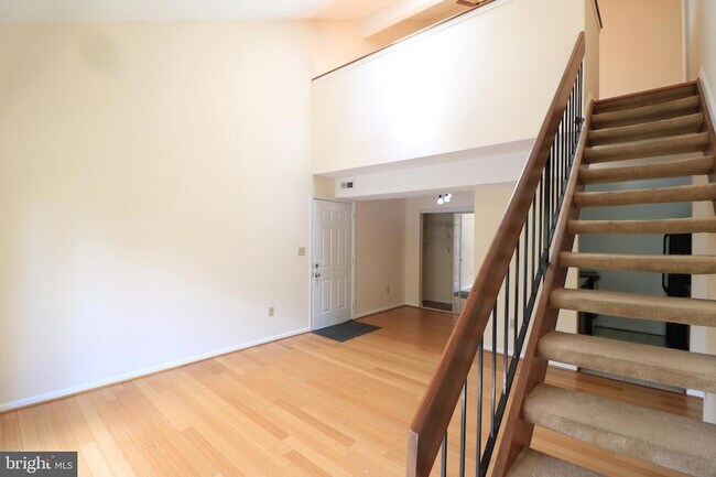 Building Photo - 1639 Carriage House Terrace
