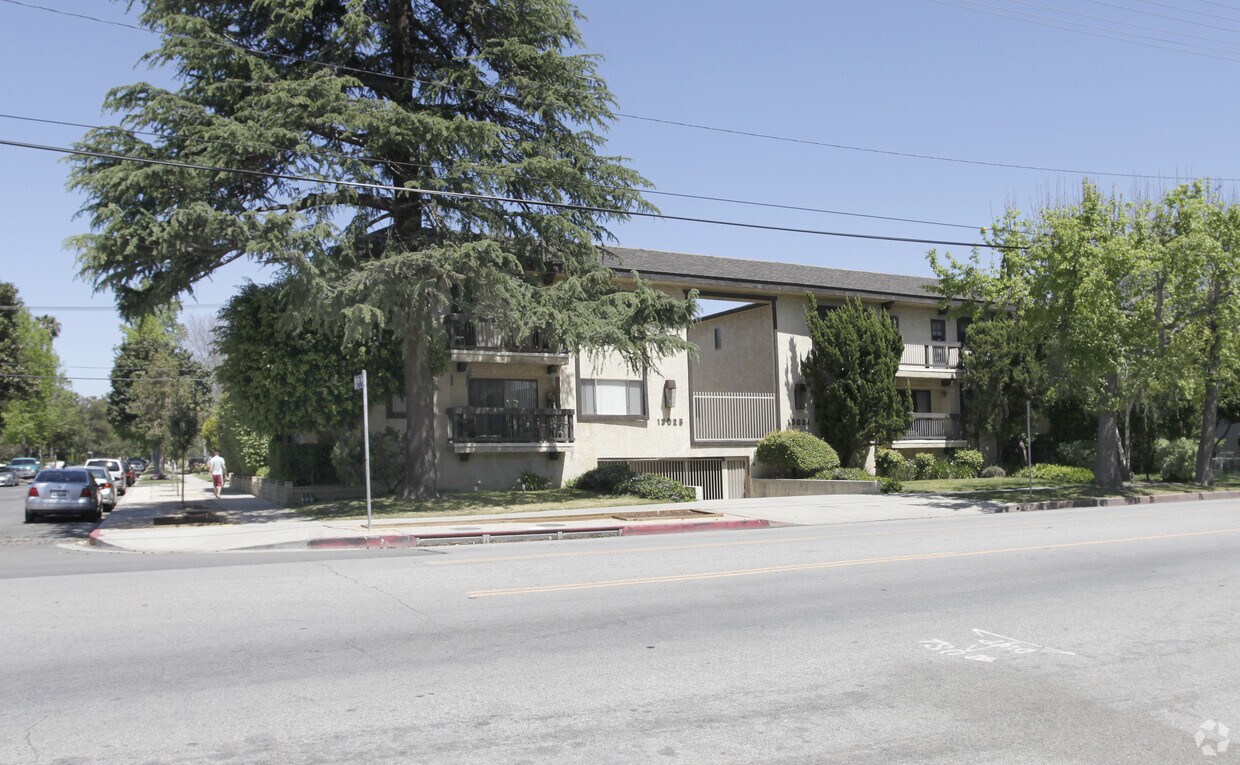 Foto principal - 13021-13025 Moorpark St