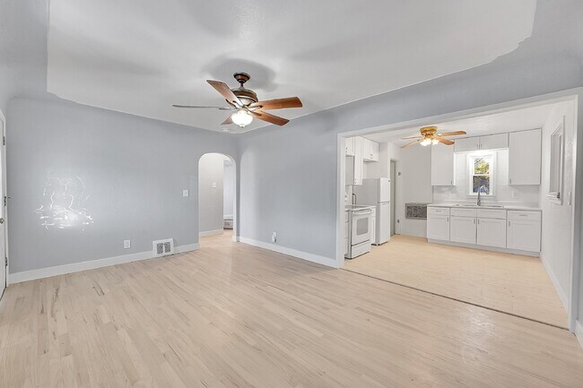 Foto del edificio - $2,295.00, Charming 4-Bedroom Home in Denver’s Vibrant Highland Neighborhood, plus $300 off the f...