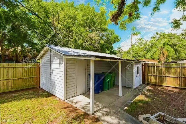 Building Photo - 2 br, 1 bath House - 3301 E 25th Ave