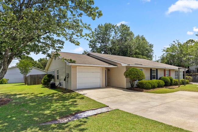 Building Photo - 3/2 Duplex Close to Tiger Town- Available ...