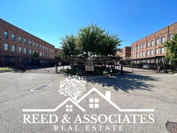 Foto principal - *JUST REDUCED* Downtown Condo with TONS of...
