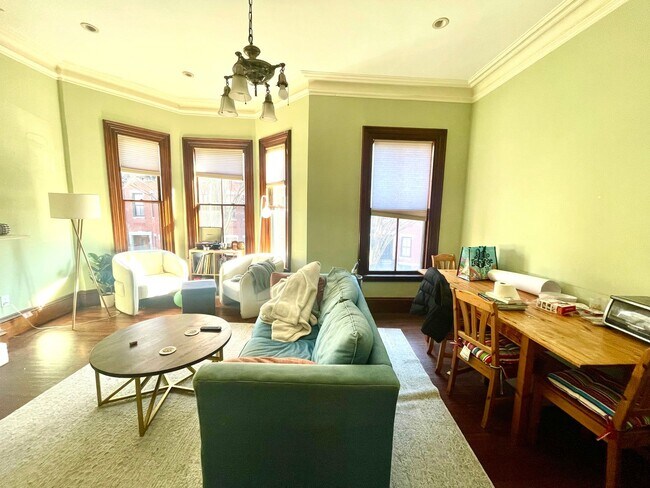 Foto del edificio - 9/1 Modern 4BR/2BA with AC, laundry in unit @ Brigham Circle!
