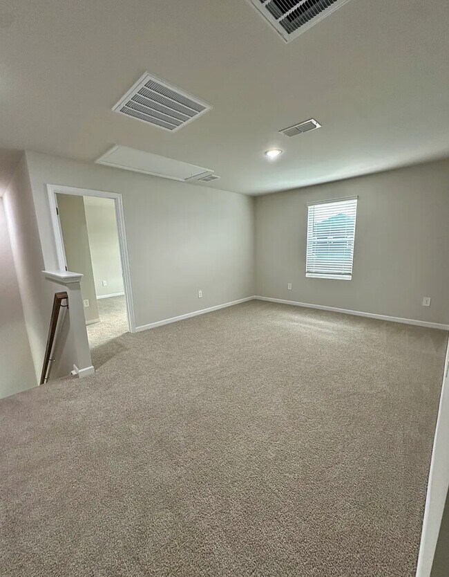 Building Photo - 612 White Birch Ln