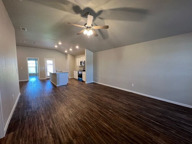 Foto del edificio - 3 Bedroom 2 Bath home coming available in ...