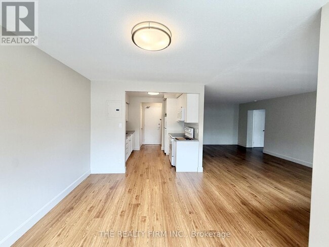 Building Photo - 10 Beechwood Pl