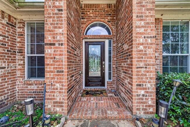 Building Photo - 17927 Sugarloaf Bay Dr