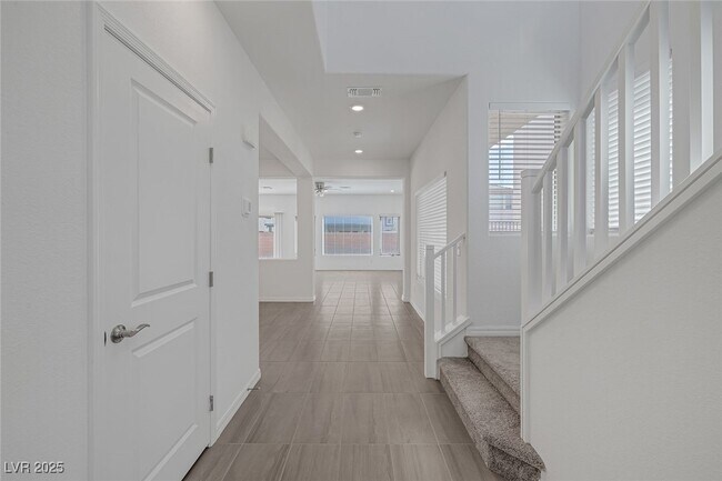 Building Photo - 6533 Twin Brks Ave