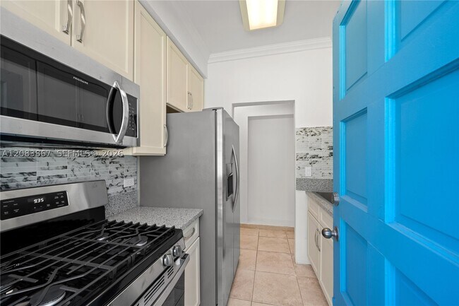 Foto del edificio - 4720 Pine Tree Dr