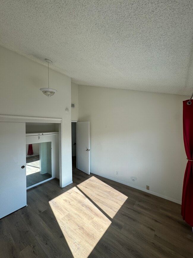 Building Photo - 814 W El Repetto Dr
