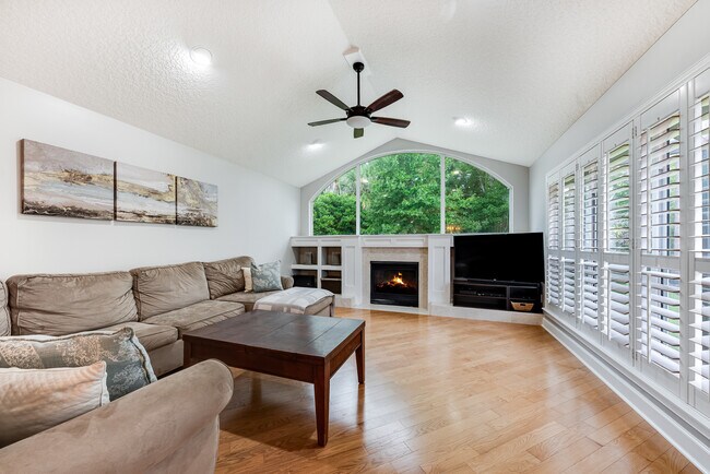 Building Photo - 1672 Misty Lake Dr
