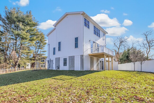 Building Photo - 892 Oldfield Road
