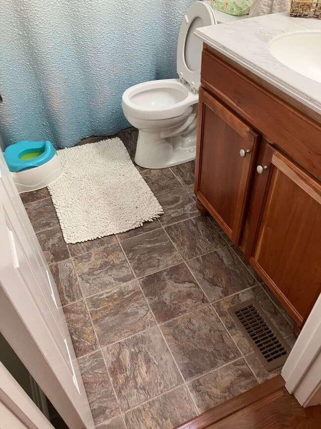 Building Photo - Rambler with full basement