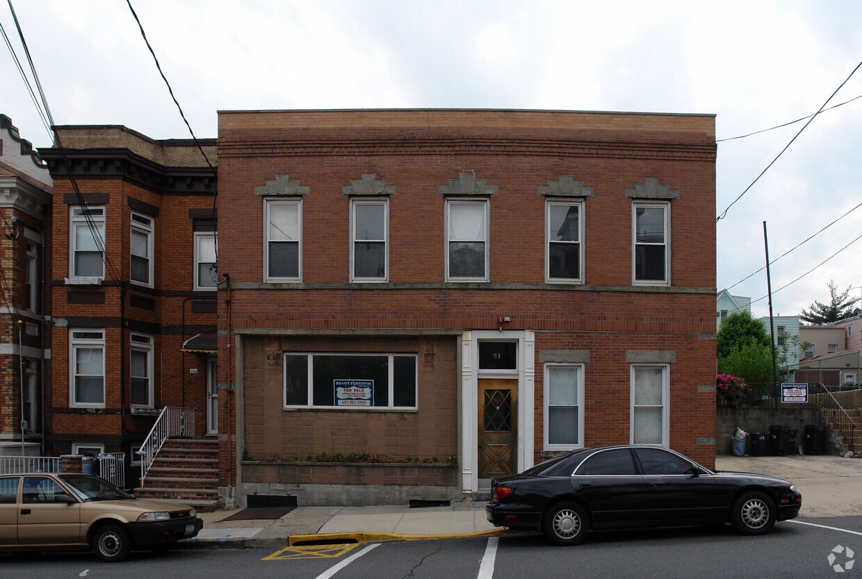 Building Photo - 51 68th St