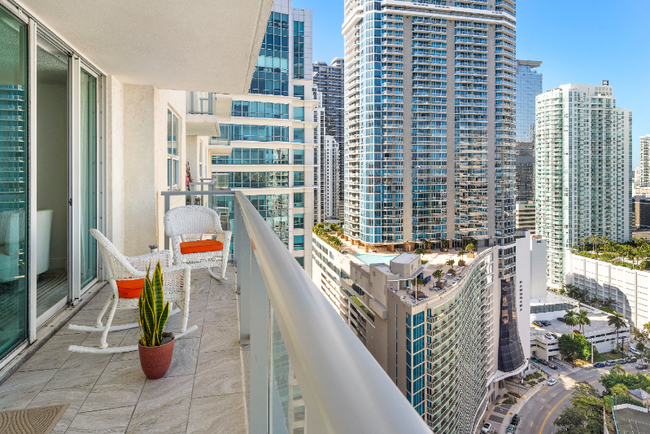 Building Photo - 1155 Brickell Bay Dr