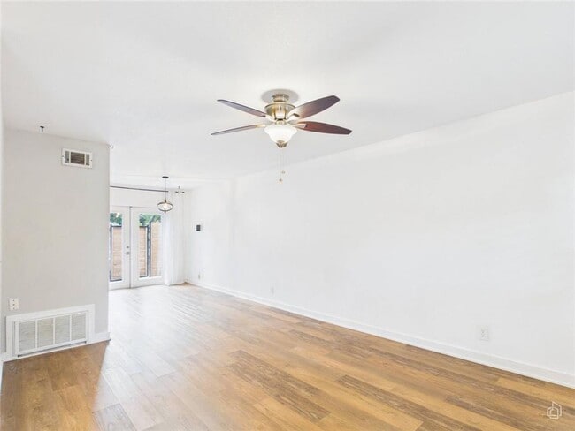 Building Photo - 6211 Manor Rd
