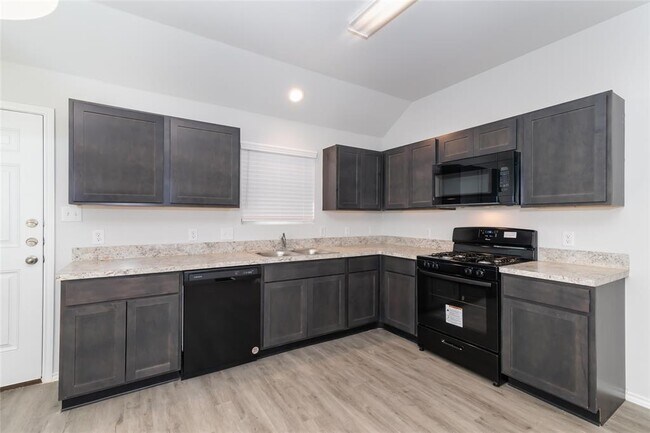 Foto del edificio - 8814 Doris Oaks Cir