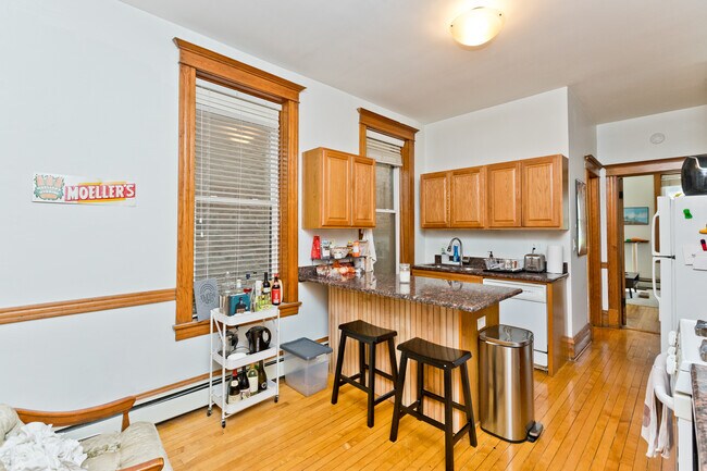 Foto del edificio - 2139 N Oakley Ave