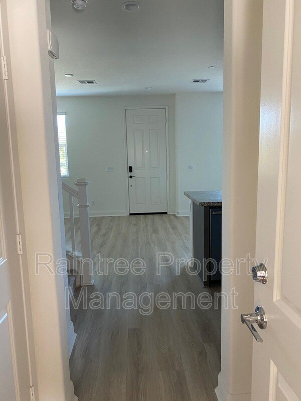 Building Photo - 2143 Solara Ln