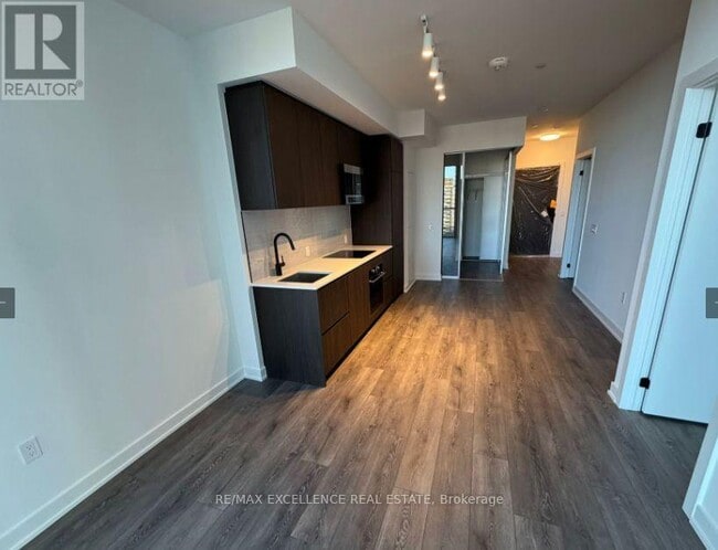 Photo du bâtiment - 117-1117 Broadway Ave