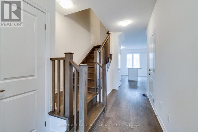 Building Photo - 6 Jellicoe Ct
