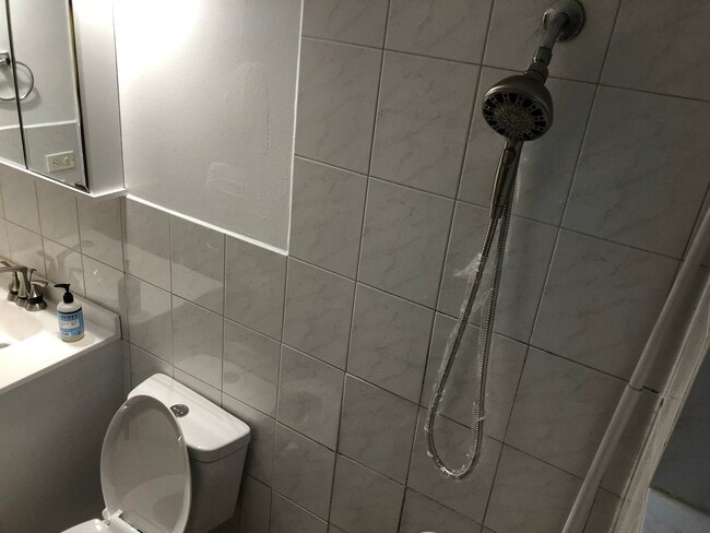 Foto del edificio - 2327 73rd Ave