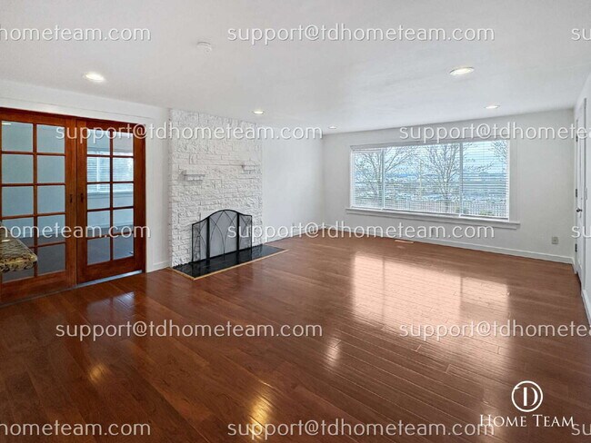 Foto del edificio - "Charming 4-Bed Family Home in SeaTac with Granite Countertops & Hardwood Floors!"