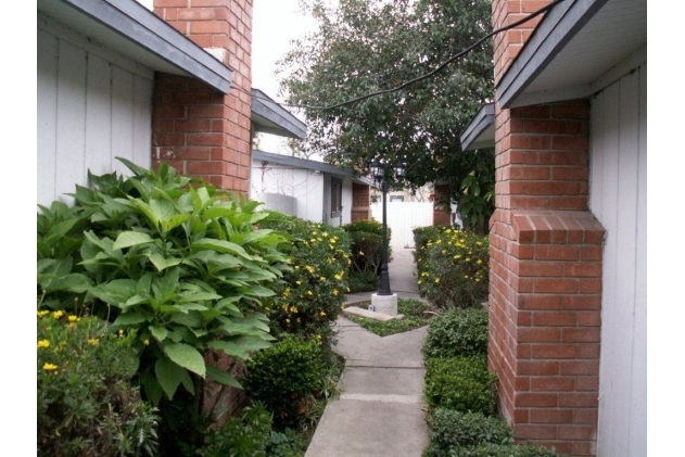 Building Photo - 2656 Elden Ave