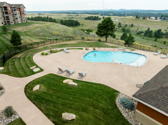 Outdoor heated pool - Copper Ridge Apartments