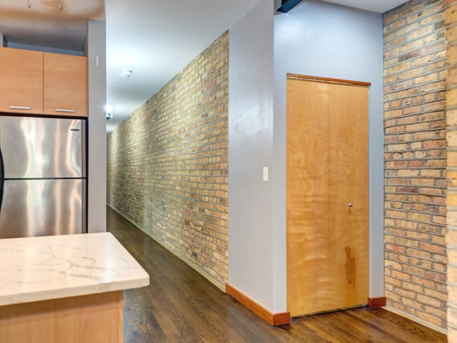 Building Photo - 7020 N Paulina St