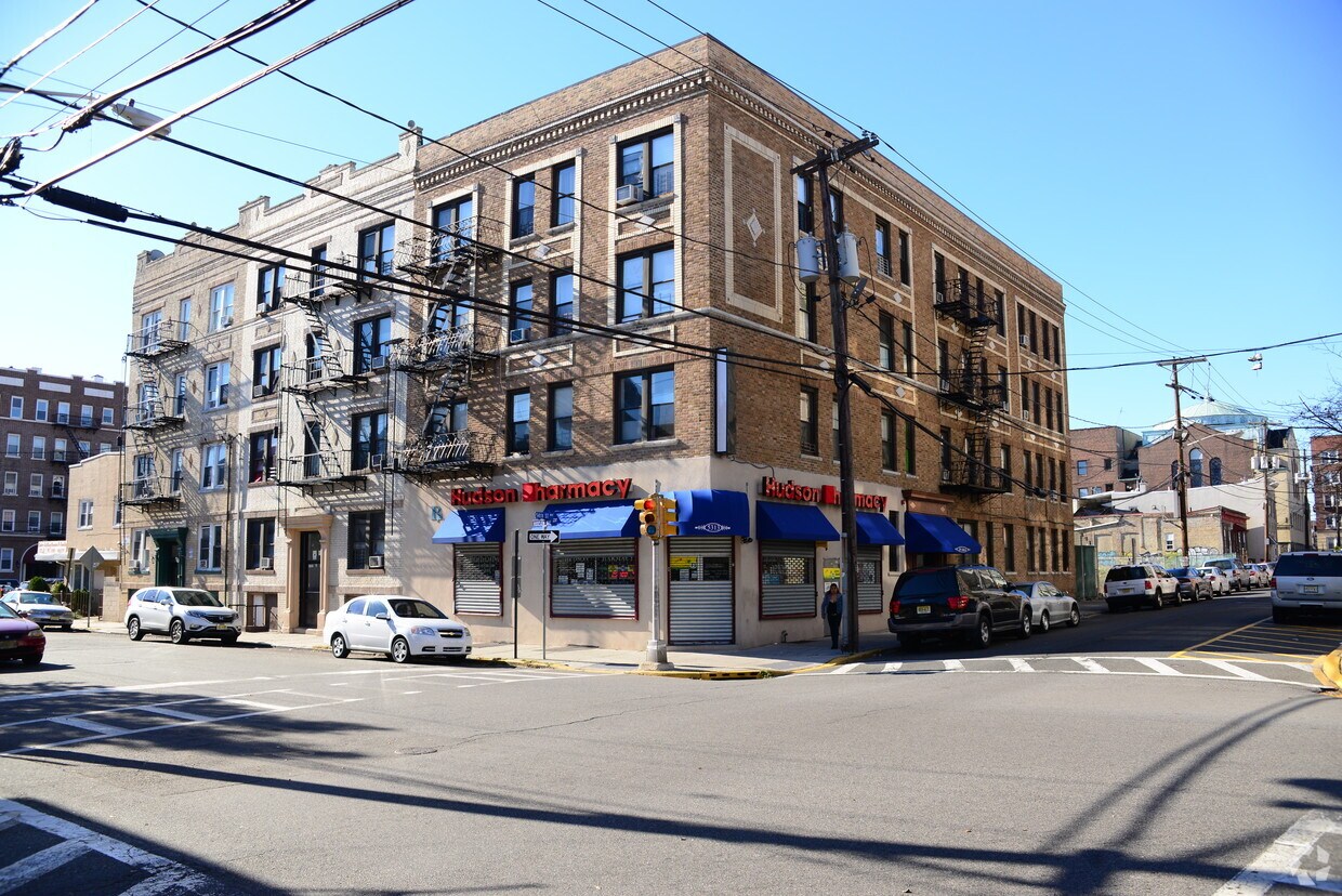 Foto del edificio - 5311 Hudson Ave