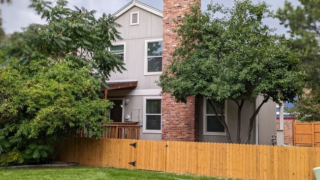 Foto del edificio - 8715 Garrison Ct