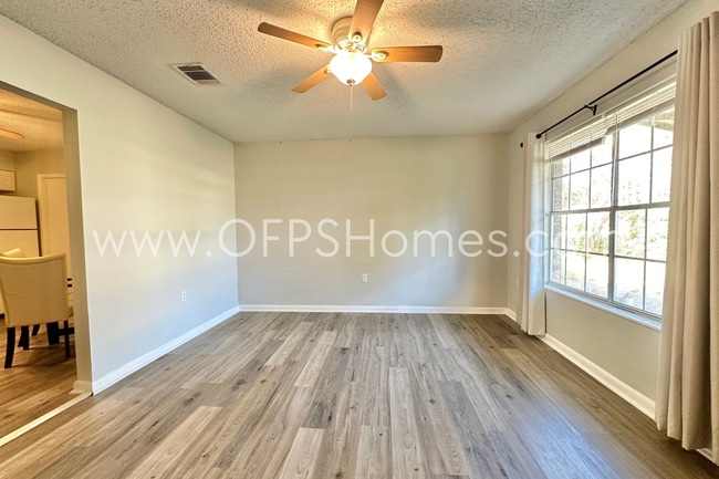 Building Photo - Fort Walton Beach 4bed/2bath AVAILABLE!