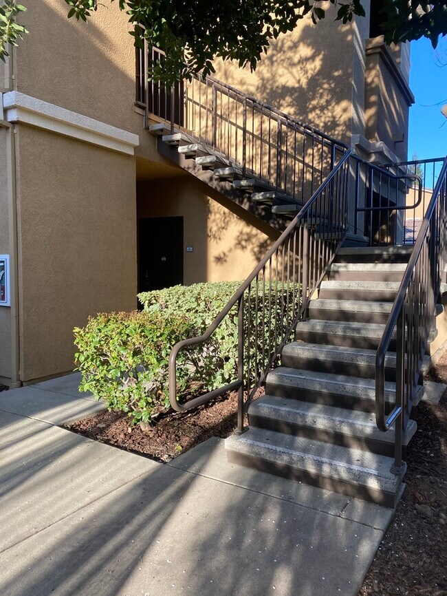 Building Photo - 501 Gibson Dr