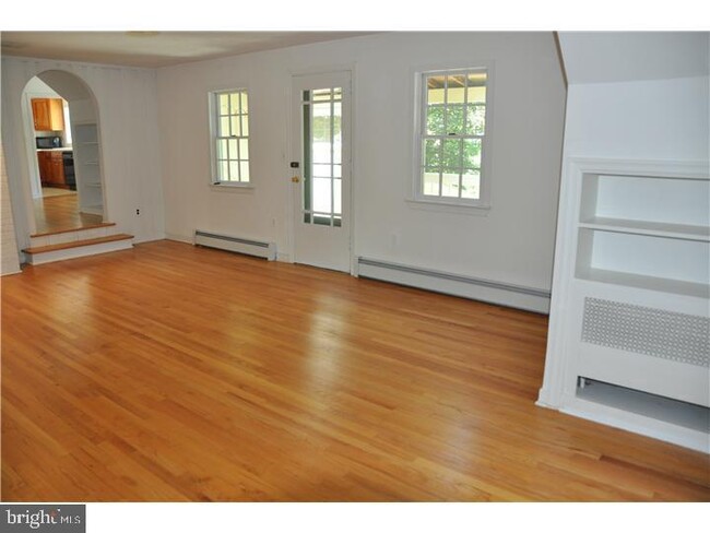 Building Photo - 22 CARNEGIE Dr