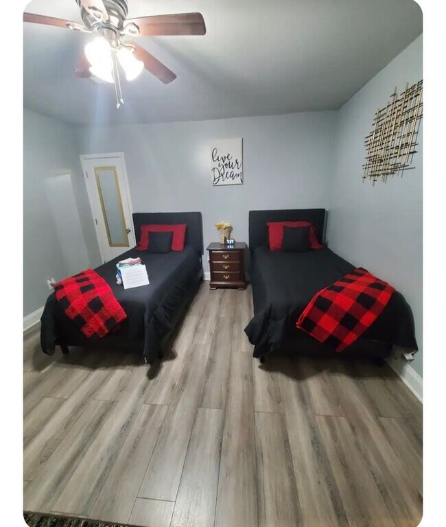 Foto del edificio - 818 Lee Andrews Ave SE